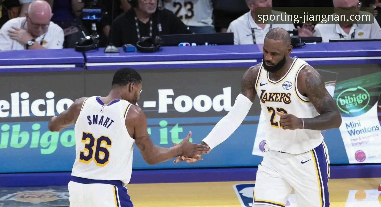 如何像湖人队一样，在关键时刻打出高效进攻？江南体育怎么样对比其他平台能提供更佳观赛体验？